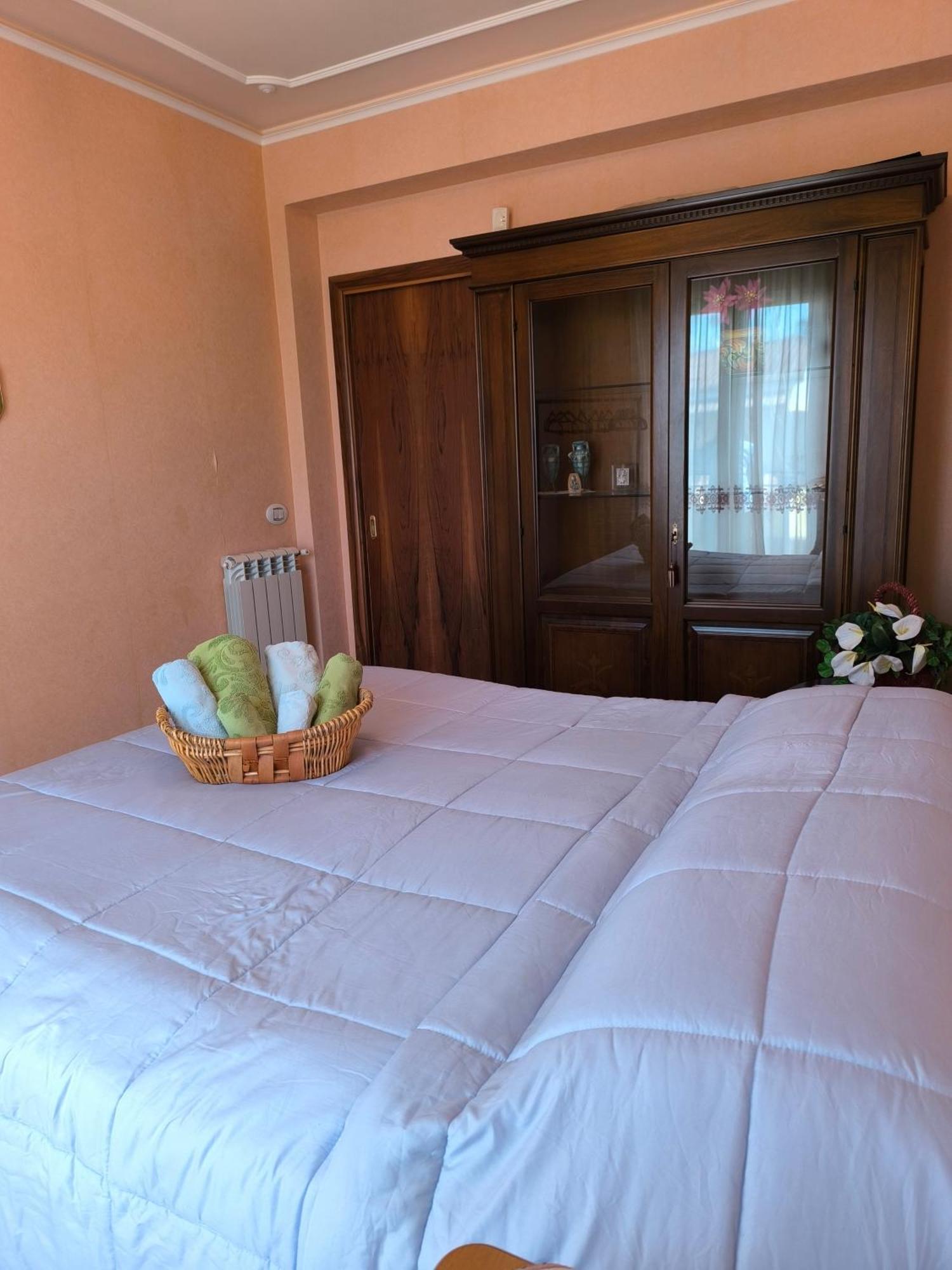 Bed & Breakfast Kalinka Bed & Breakfast Motta SantʼAnastasia Dış mekan fotoğraf