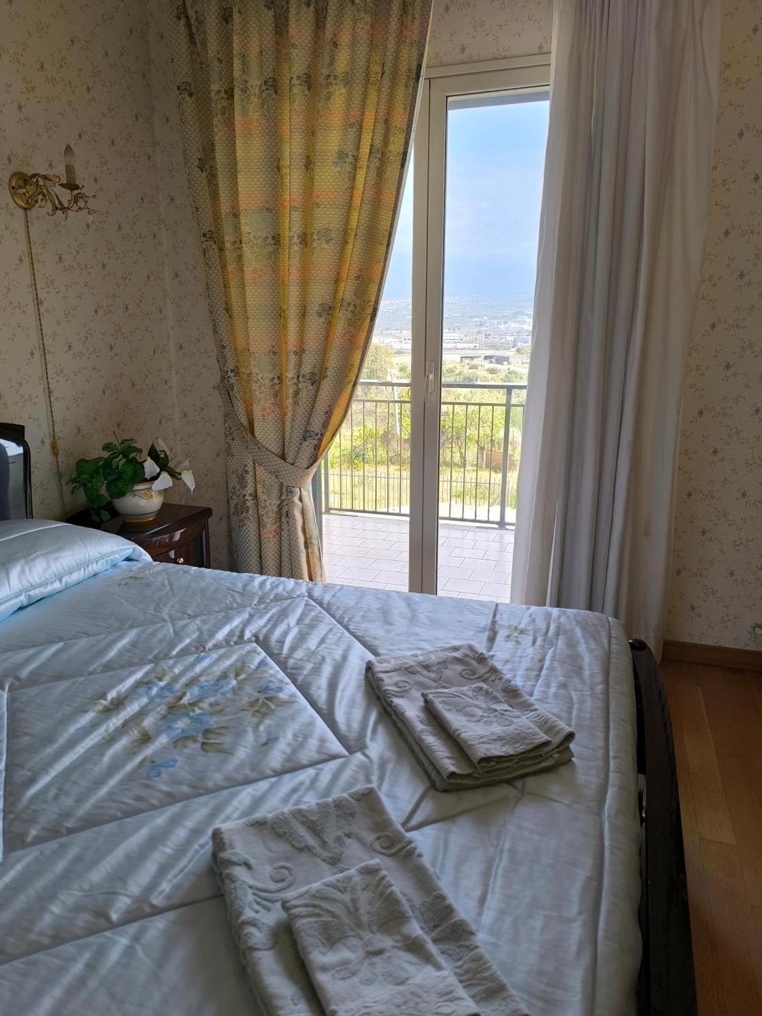 Bed & Breakfast Kalinka Bed & Breakfast Motta SantʼAnastasia Dış mekan fotoğraf